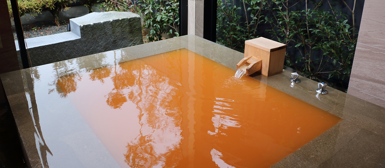 珍しい赤湯の天然温泉が全室に付いています